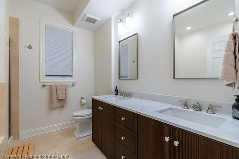 Tiny photo for 827 W Bradley Place #1E, Chicago, IL 60613 (MLS # 12552844)