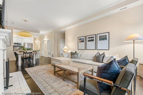 Tiny photo for 827 W Bradley Place #1E, Chicago, IL 60613 (MLS # 12552844)