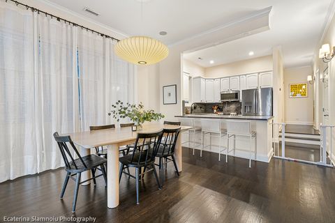 Tiny photo for 827 W Bradley Place #1E, Chicago, IL 60613 (MLS # 12552844)