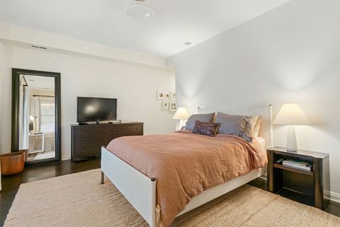 Tiny photo for 827 W Bradley Place #1E, Chicago, IL 60613 (MLS # 12552844)