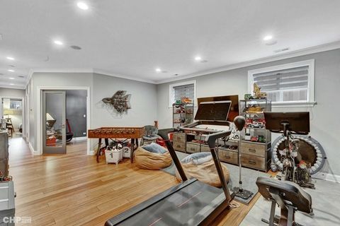 Tiny photo for 3851 N Hermitage Avenue, Chicago, IL 60613 (MLS # 12416686)