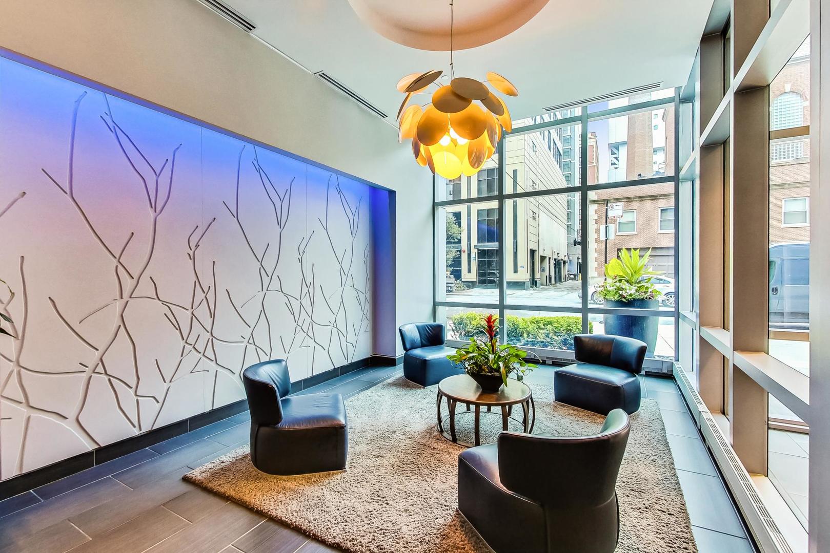 110 W SUPERIOR Street 2200