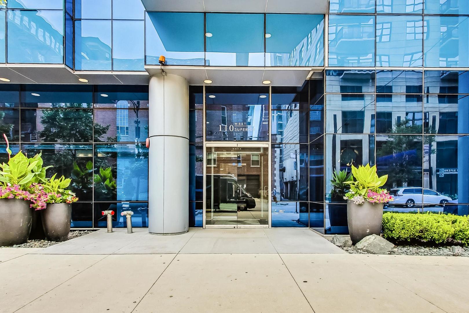 110 W SUPERIOR Street 2200