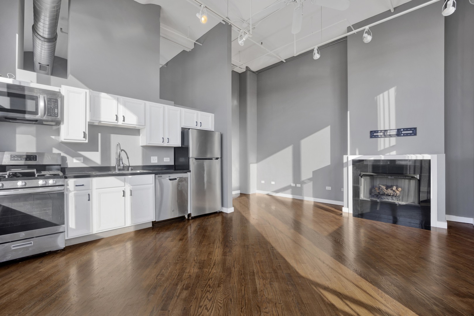 500 S CLINTON Street 817