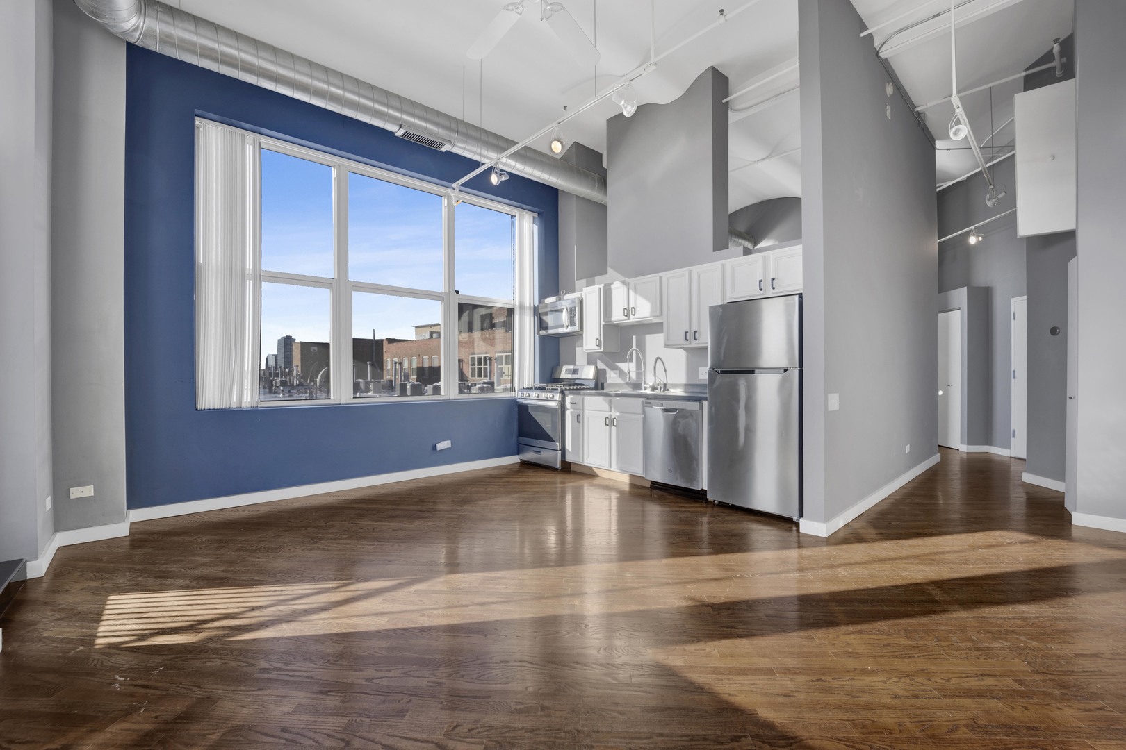 500 S CLINTON Street 817