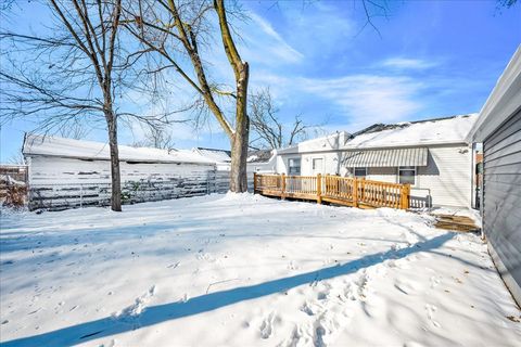 Tiny photo for 1406 W Walnut Street, Bloomington, IL 61701 (MLS # 12507017)