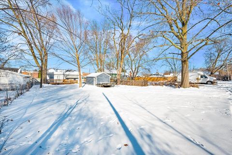 Tiny photo for 1406 W Walnut Street, Bloomington, IL 61701 (MLS # 12507017)