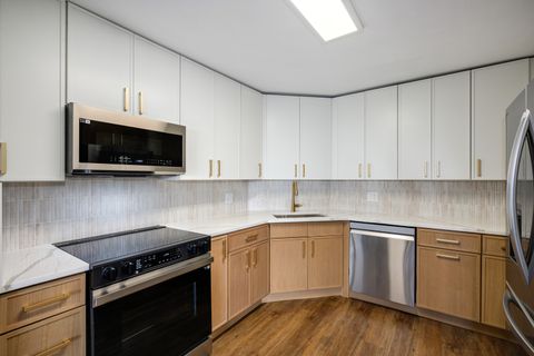 Tiny photo for 6033 N Sheridan Road #18K, Chicago, IL 60660 (MLS # 12512641)