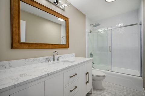 Tiny photo for 6033 N Sheridan Road #18K, Chicago, IL 60660 (MLS # 12512641)