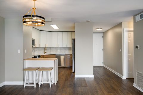 Tiny photo for 6033 N Sheridan Road #18K, Chicago, IL 60660 (MLS # 12512641)