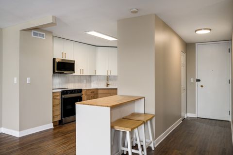 Tiny photo for 6033 N Sheridan Road #18K, Chicago, IL 60660 (MLS # 12512641)
