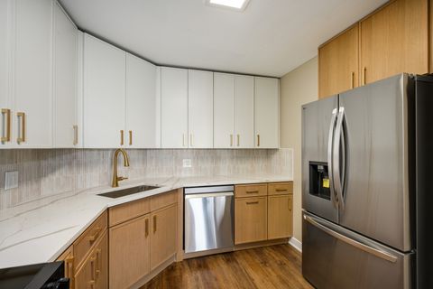 Tiny photo for 6033 N Sheridan Road #18K, Chicago, IL 60660 (MLS # 12512641)