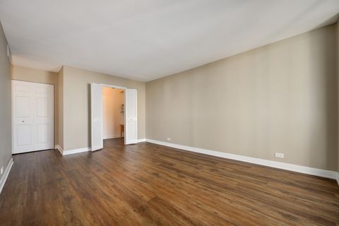 Tiny photo for 6033 N Sheridan Road #18K, Chicago, IL 60660 (MLS # 12512641)