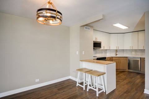 Tiny photo for 6033 N Sheridan Road #18K, Chicago, IL 60660 (MLS # 12512641)
