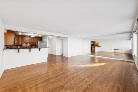 Tiny photo for 5801 N Sheridan Road #2B, Chicago, IL 60660 (MLS # 12529119)