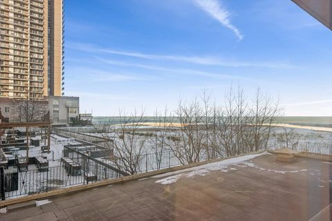 Tiny photo for 5801 N Sheridan Road #2B, Chicago, IL 60660 (MLS # 12529119)