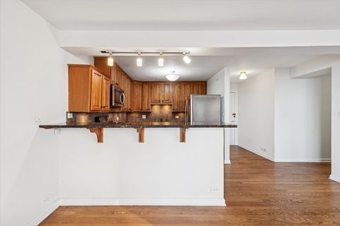 Tiny photo for 5801 N Sheridan Road #2B, Chicago, IL 60660 (MLS # 12529119)