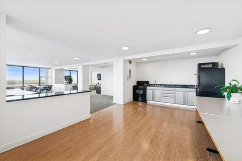 Tiny photo for 5801 N Sheridan Road #2B, Chicago, IL 60660 (MLS # 12529119)