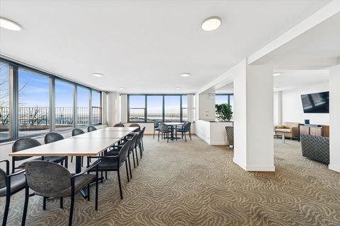 Tiny photo for 5801 N Sheridan Road #2B, Chicago, IL 60660 (MLS # 12529119)