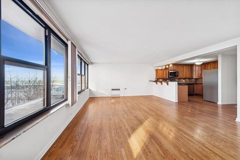 Tiny photo for 5801 N Sheridan Road #2B, Chicago, IL 60660 (MLS # 12529119)