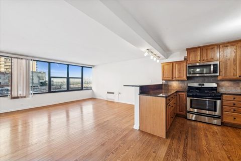 Tiny photo for 5801 N Sheridan Road #2B, Chicago, IL 60660 (MLS # 12529119)