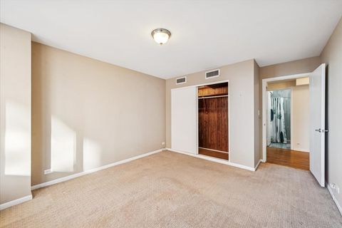 Tiny photo for 5801 N Sheridan Road #2B, Chicago, IL 60660 (MLS # 12529119)