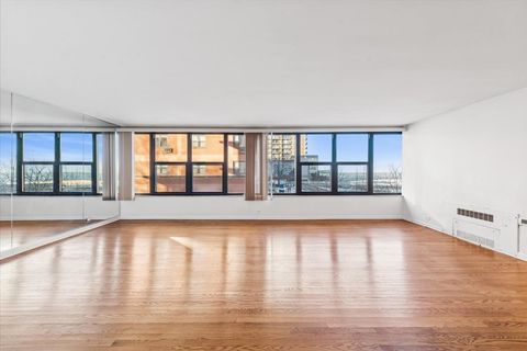 Tiny photo for 5801 N Sheridan Road #2B, Chicago, IL 60660 (MLS # 12529119)