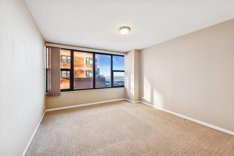 Tiny photo for 5801 N Sheridan Road #2B, Chicago, IL 60660 (MLS # 12529119)