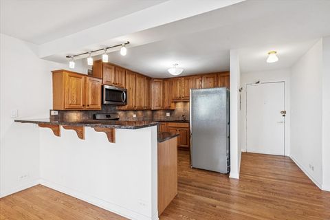 Tiny photo for 5801 N Sheridan Road #2B, Chicago, IL 60660 (MLS # 12529119)