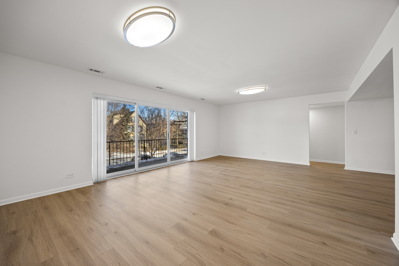 820 Oakton Street 2C