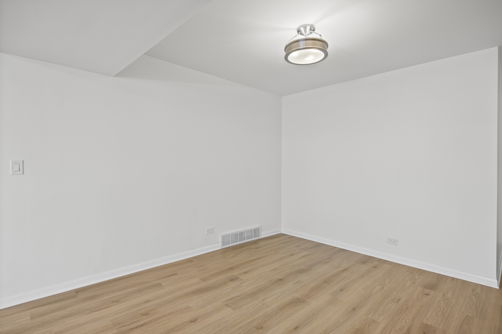 820 Oakton Street 2C