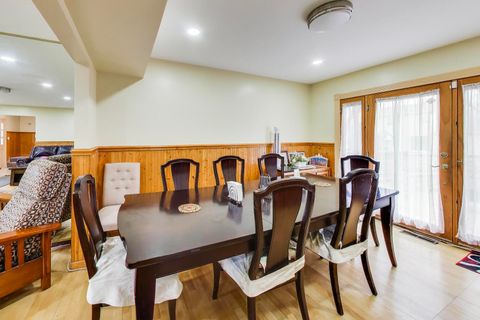 Tiny photo for 1021 Warwick Circle S, Hoffman Estates, IL 60169 (MLS # 12609080)