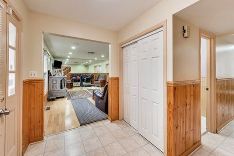 Tiny photo for 1021 Warwick Circle S, Hoffman Estates, IL 60169 (MLS # 12609080)