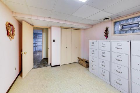 Tiny photo for 1021 Warwick Circle S, Hoffman Estates, IL 60169 (MLS # 12609080)