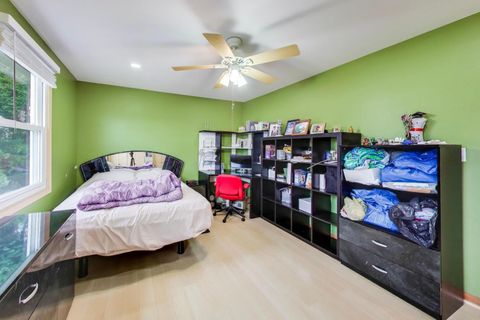 Tiny photo for 1021 Warwick Circle S, Hoffman Estates, IL 60169 (MLS # 12609080)