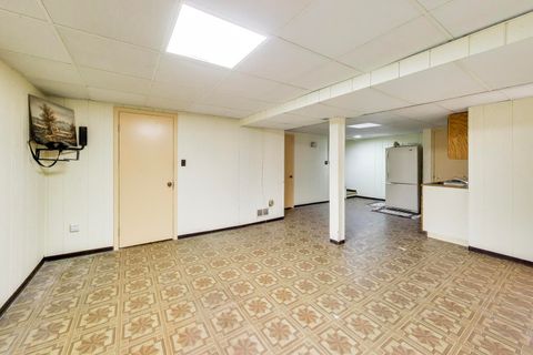 Tiny photo for 1021 Warwick Circle S, Hoffman Estates, IL 60169 (MLS # 12609080)