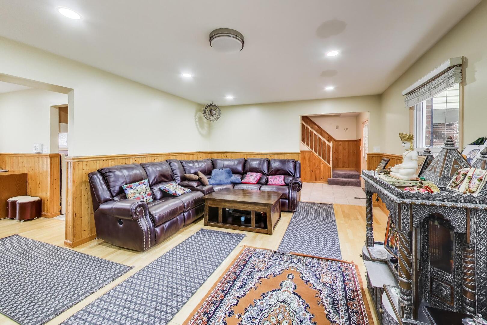 1021 Warwick Circle S