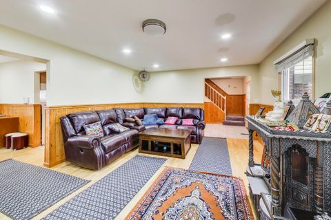 Tiny photo for 1021 Warwick Circle S, Hoffman Estates, IL 60169 (MLS # 12609080)