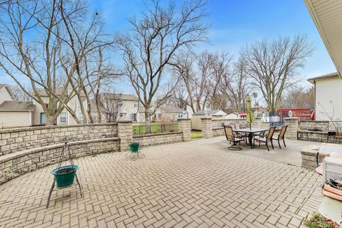 Tiny photo for 1021 Warwick Circle S, Hoffman Estates, IL 60169 (MLS # 12609080)