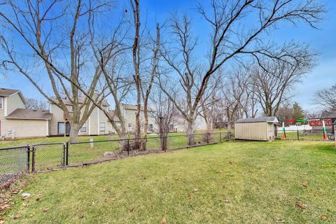 Tiny photo for 1021 Warwick Circle S, Hoffman Estates, IL 60169 (MLS # 12609080)