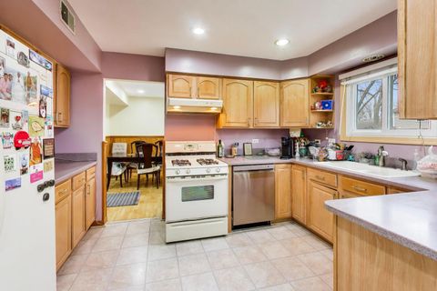 Tiny photo for 1021 Warwick Circle S, Hoffman Estates, IL 60169 (MLS # 12609080)