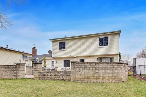 Tiny photo for 1021 Warwick Circle S, Hoffman Estates, IL 60169 (MLS # 12609080)