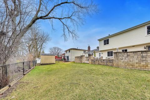 Tiny photo for 1021 Warwick Circle S, Hoffman Estates, IL 60169 (MLS # 12609080)