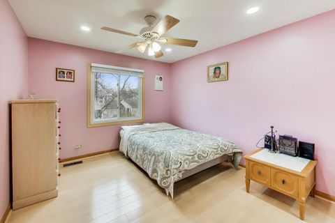 Tiny photo for 1021 Warwick Circle S, Hoffman Estates, IL 60169 (MLS # 12609080)
