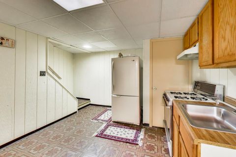 Tiny photo for 1021 Warwick Circle S, Hoffman Estates, IL 60169 (MLS # 12609080)