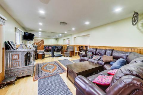 Tiny photo for 1021 Warwick Circle S, Hoffman Estates, IL 60169 (MLS # 12609080)