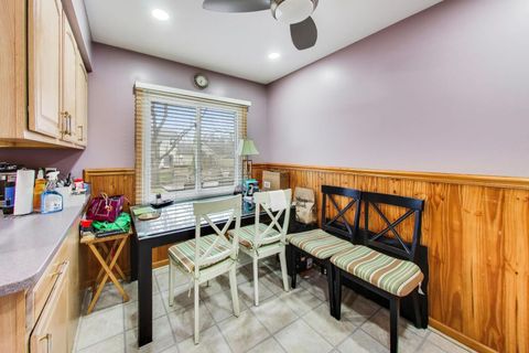 Tiny photo for 1021 Warwick Circle S, Hoffman Estates, IL 60169 (MLS # 12609080)