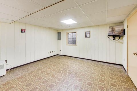 Tiny photo for 1021 Warwick Circle S, Hoffman Estates, IL 60169 (MLS # 12609080)