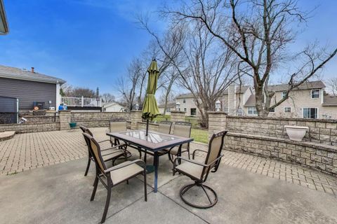 Tiny photo for 1021 Warwick Circle S, Hoffman Estates, IL 60169 (MLS # 12609080)