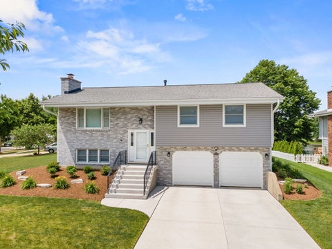 Tiny photo for 163 Bourne Lane, Bloomingdale, IL 60108 (MLS # 12775293)